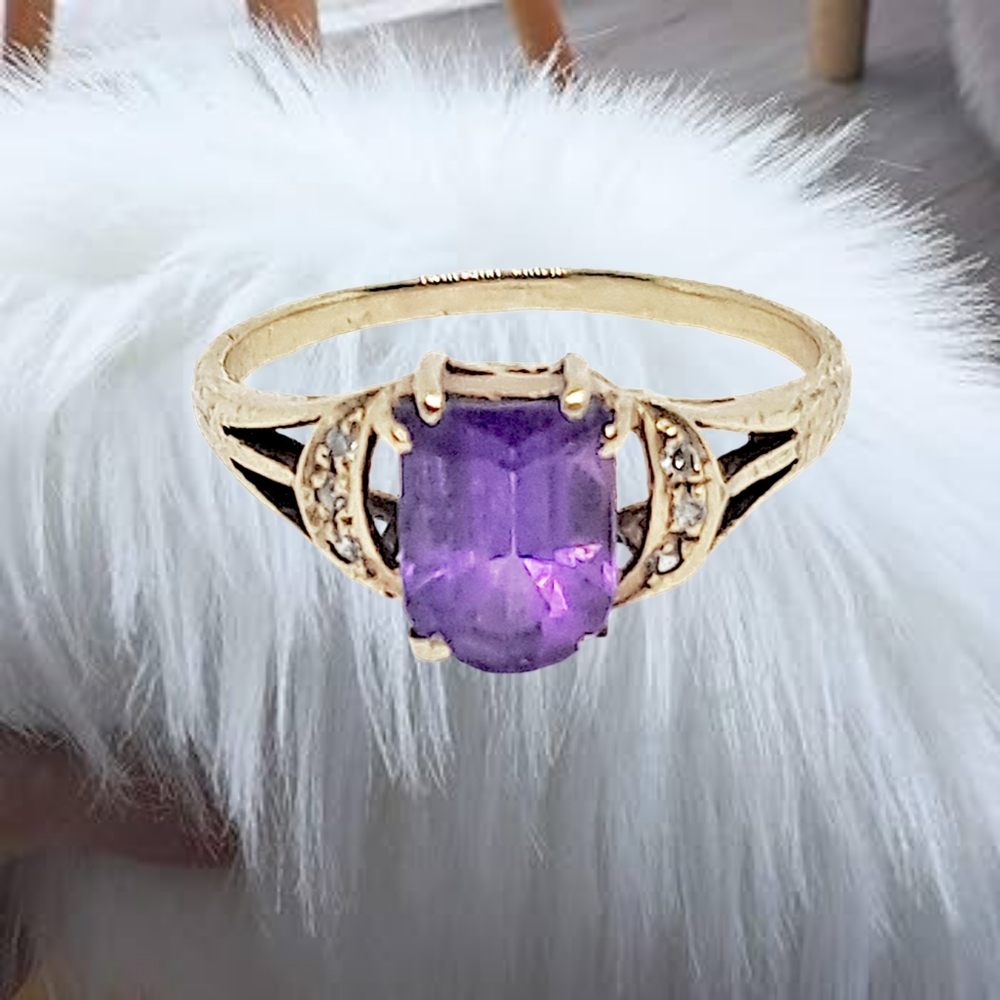 14K Yellow Gold Emerald-Cut Amethyst Ring with Diamond Accents – Size 8